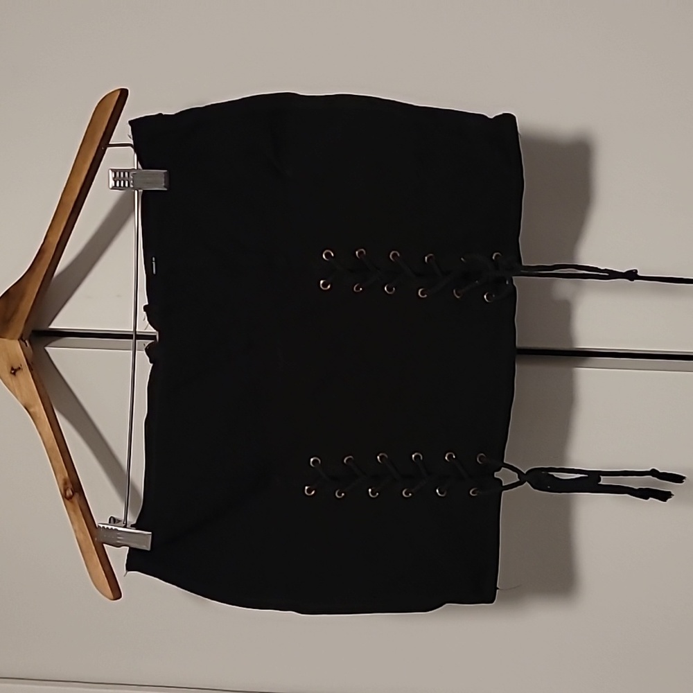 Medium black skirt